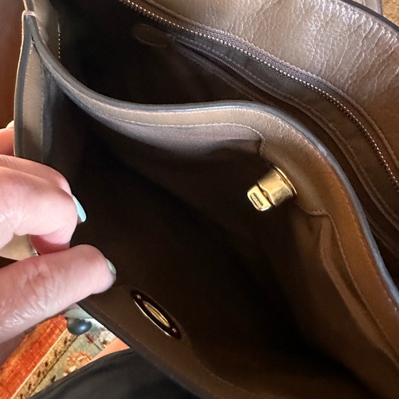 Large Coach Purse. 14” high 15” wide. Excellent condition. Leather - Picture 4 of 5